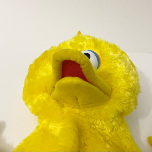 2003 Sesame Street Yellow Big Bird Hand Puppet Toy - Picture 3 of 13